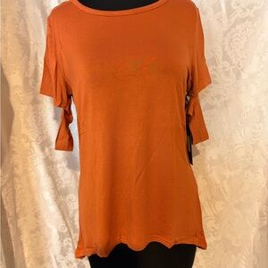 Tie-Sleeve Short Sleeve Tee in Rust